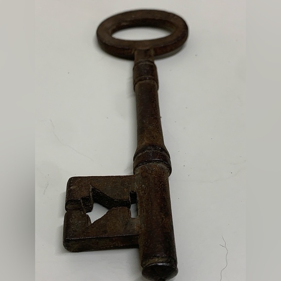 Vintage 1800s 19th Century Antique Solid Barrel Hand Wrought Iron Skeleton Key - Picture 8 of 16